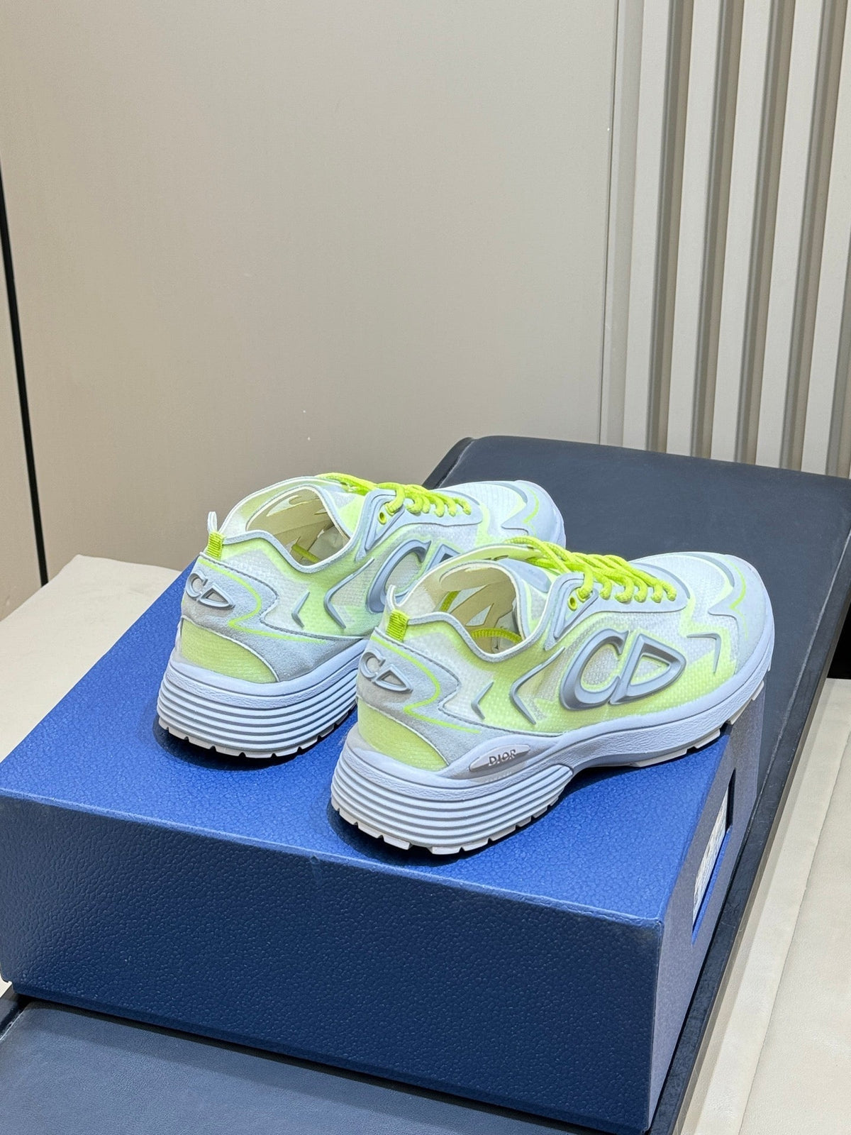 CD 26 B30 Sneaker Neon Green Silver Gray Mesh TPU 621820