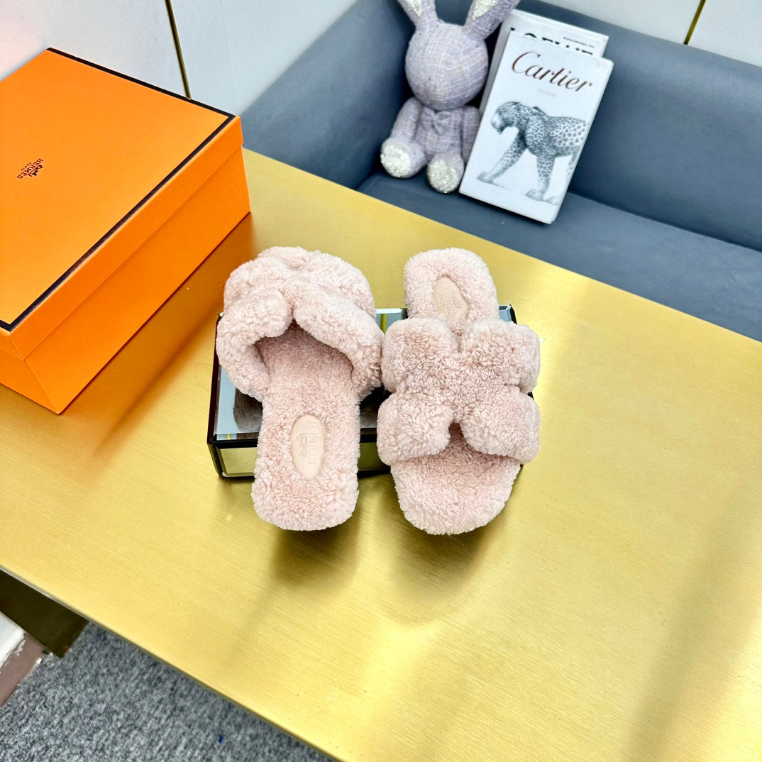 ORAN SHEARLING SANDALS LIGHT PINK