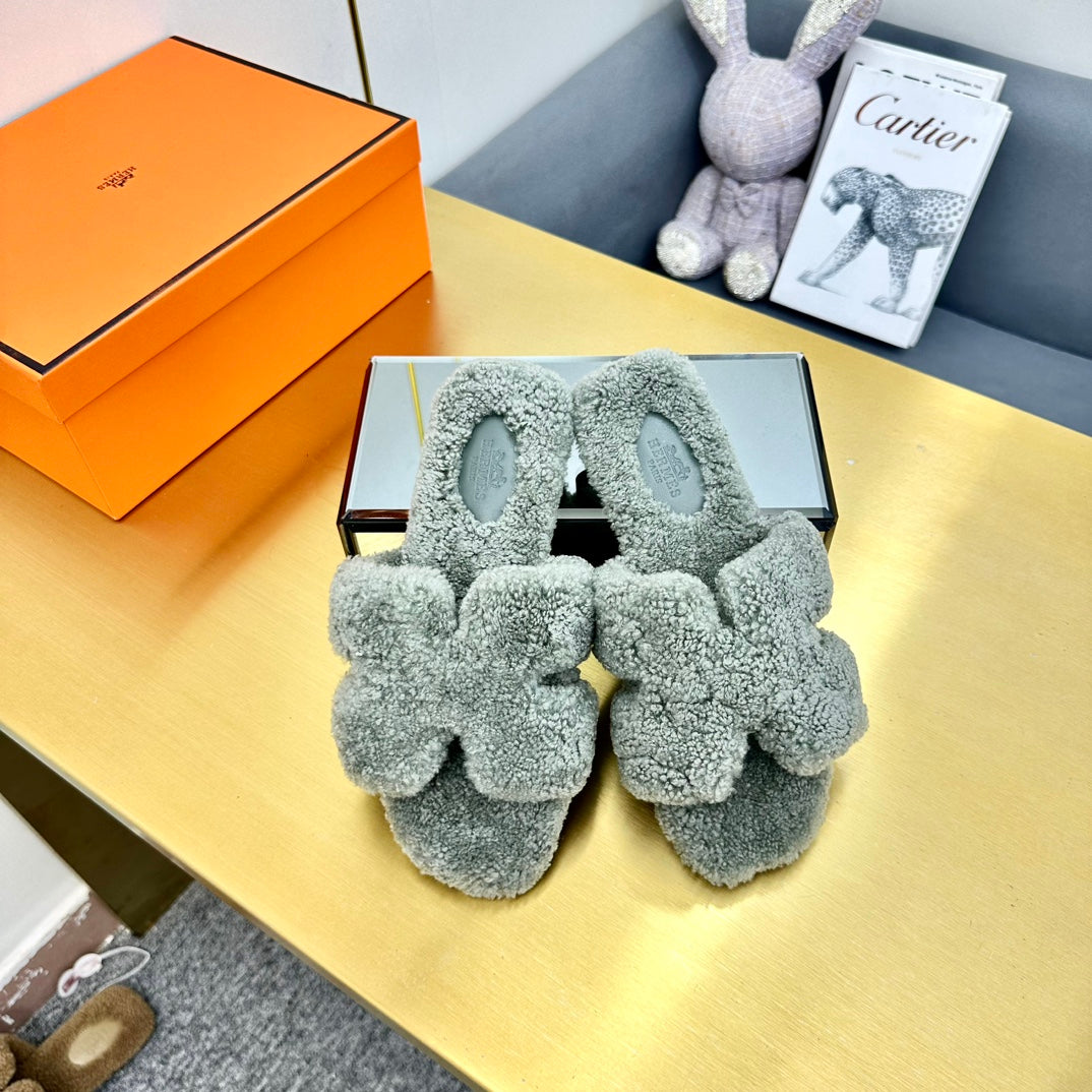 ORAN SHEARLING SANDALS RHINO GRAY
