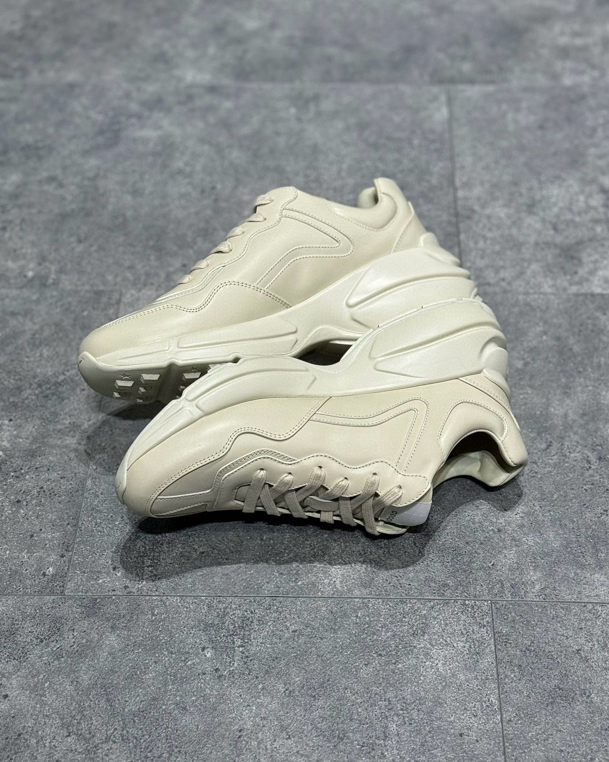 GUC Sneakers