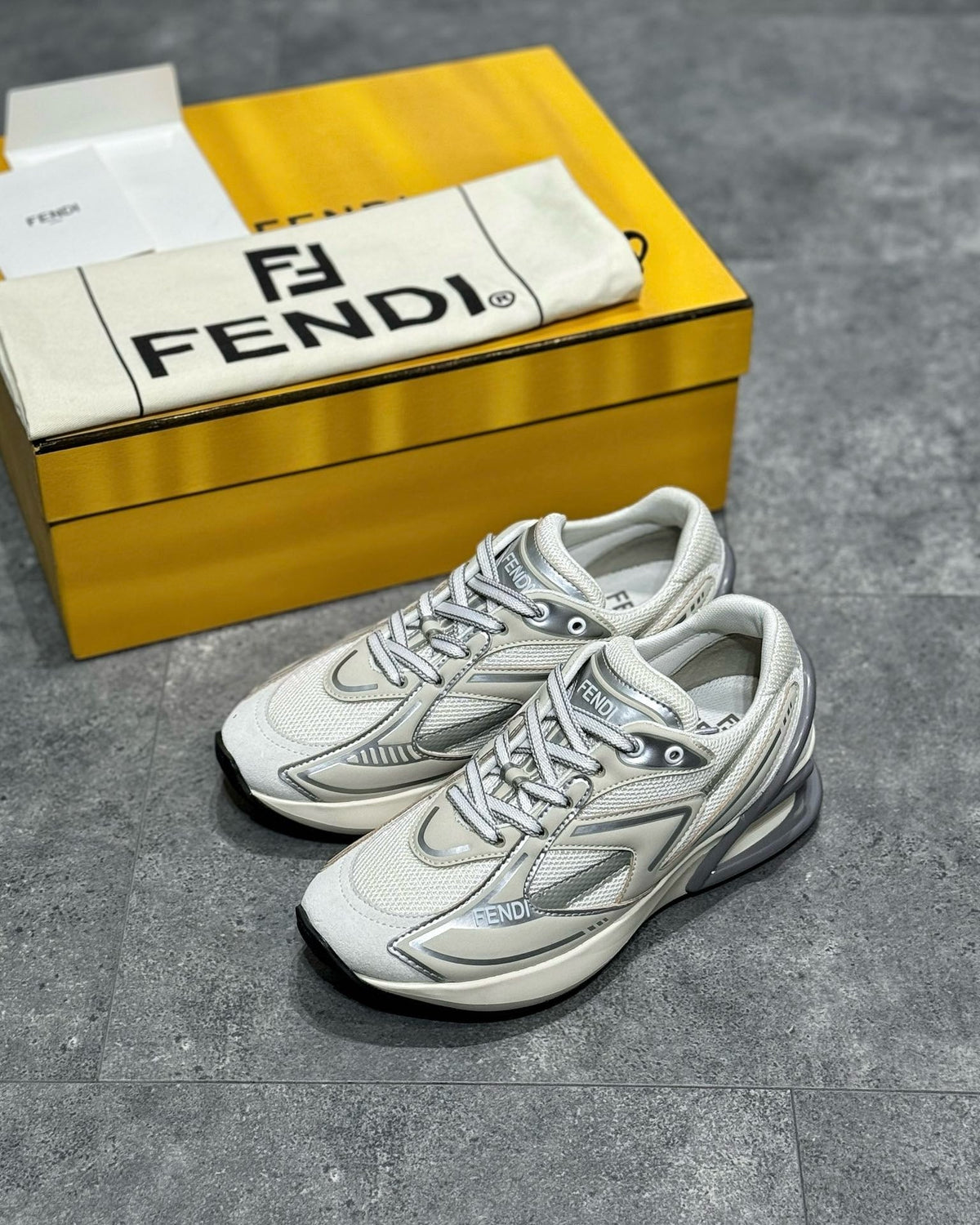 FEN Sneakers