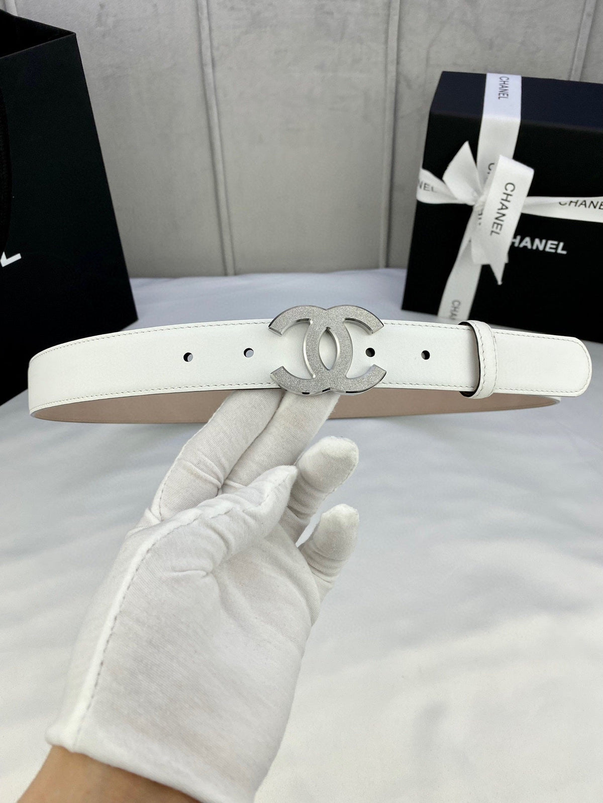 DOUBLE C BELT 30MM IN WHITE CALFSKIN METAL BUCKLE