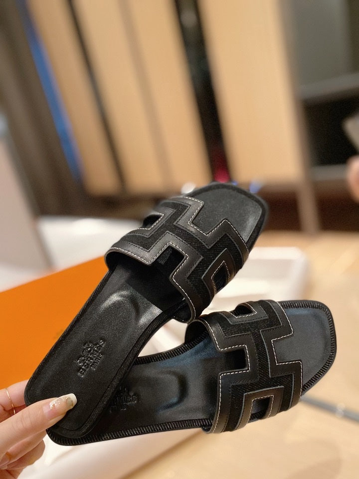 0RAN SANDALS IN BLACK CALFSKIN AND CANVAS