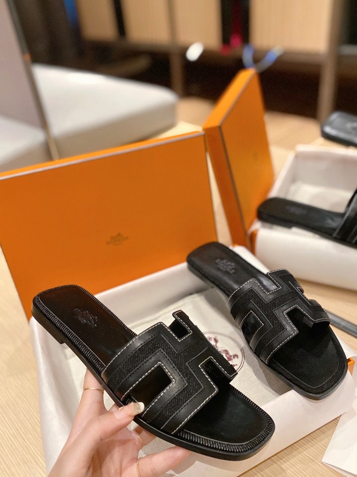 0RAN SANDALS IN BLACK CALFSKIN AND CANVAS