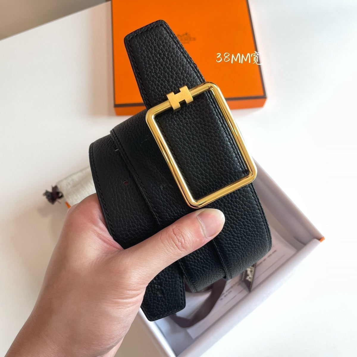 TUBE H BELT GOLD BUCKLE & REVERSIBLE BLACK LEATHER STRAP 38MM