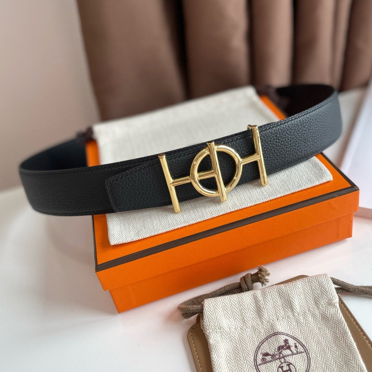 ULYSSE BELT BUCKLE & REVERSIBLE BLACK LEATHER STRAP 38MM GOLD HARDWARE