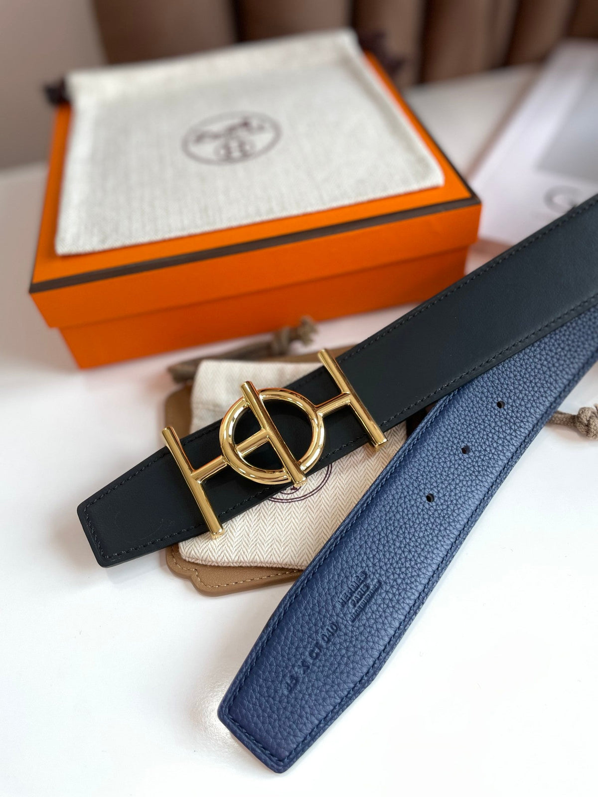 ULYSSE BELT BUCKLE & REVERSIBLE NAVY BLUE LEATHER STRAP 38MM GOLD HARDWARE