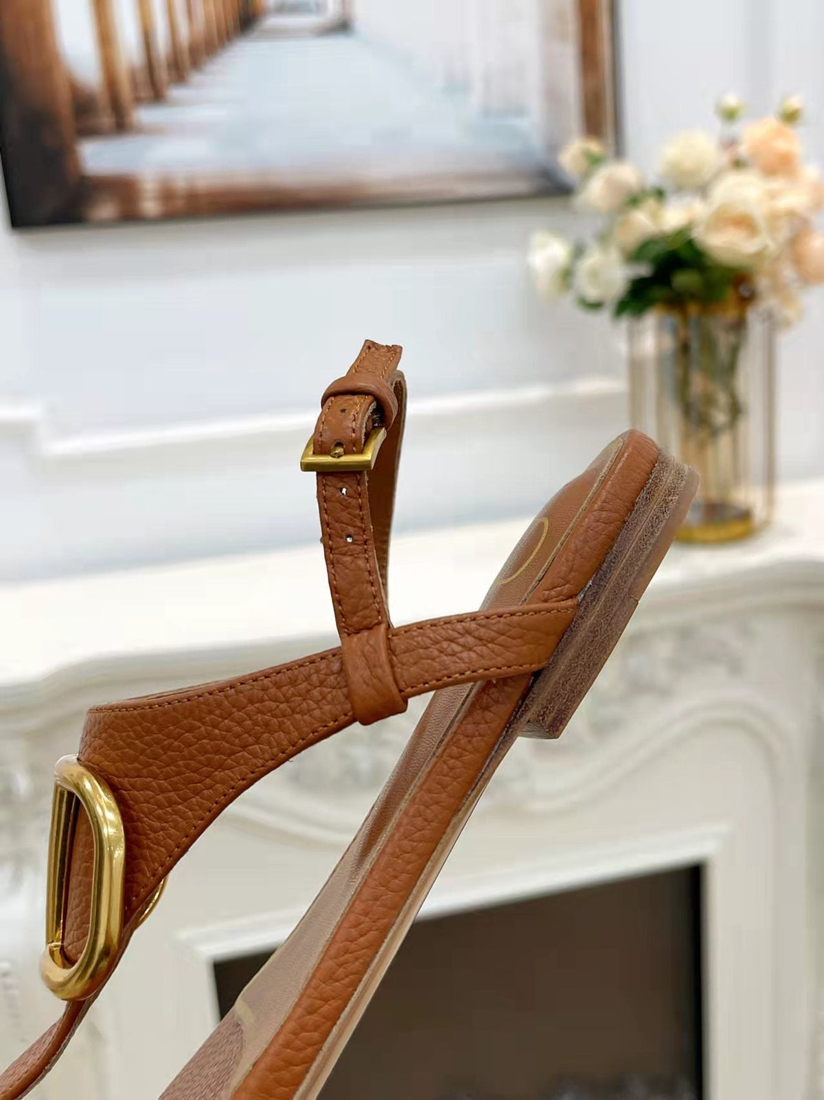 THONG SANDALS IN BRONZE BROWN CALFSKIN WITH GOLD LOGO