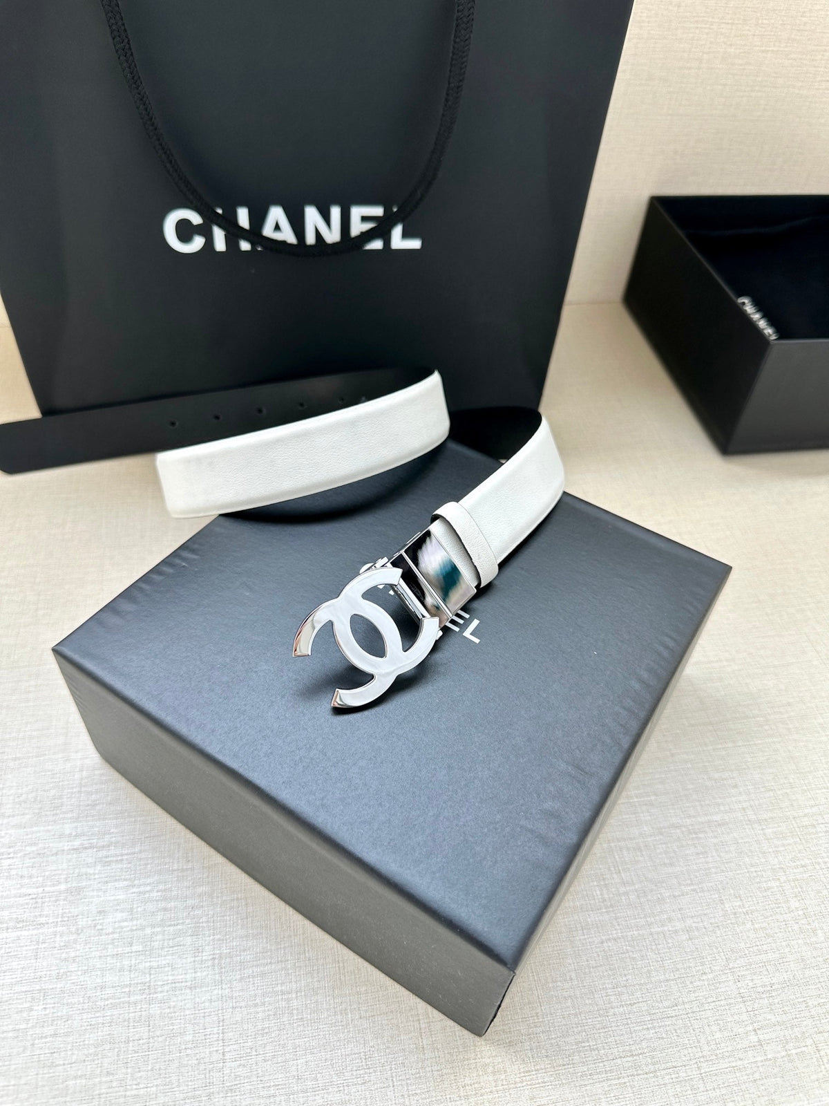 CC 30MM BELT IN WHITE AND BLACK CALFSKIN WITH SILVER HARDWARE