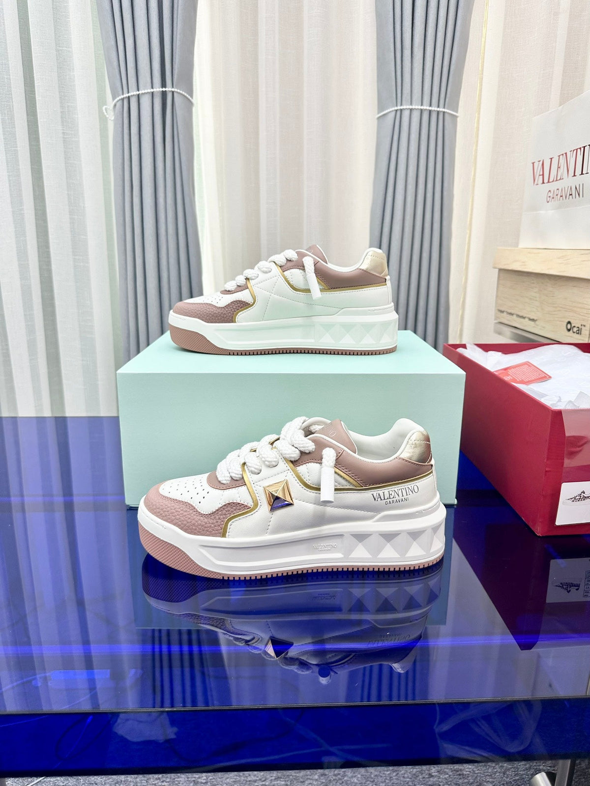 One Stud Garavani Rose Cannelle White One Stud XL Sneakers