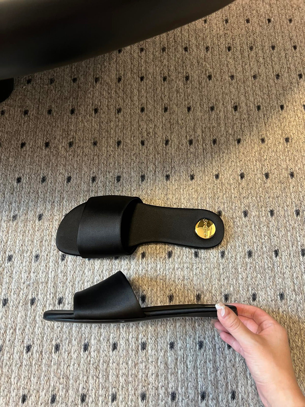 SL CARLYLE SLIPPERS BLACK SATIN