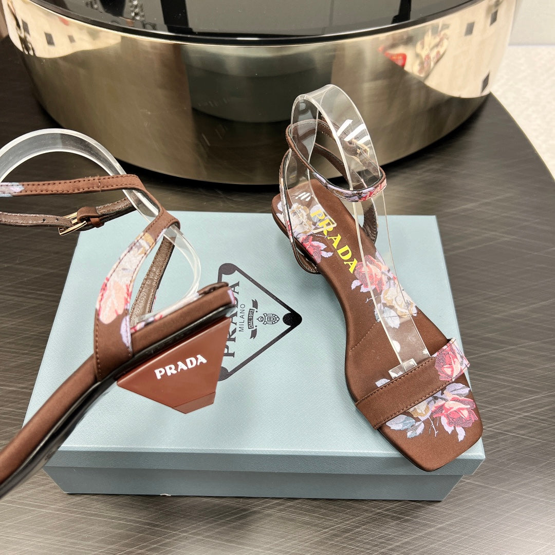 PRA TRIANGLE HEEL FLOWER MOTIF SATIN SANDALS CINNAMON
