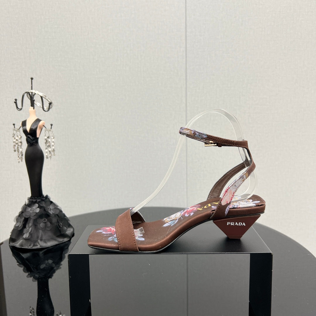 PRA TRIANGLE HEEL FLOWER MOTIF SATIN SANDALS CINNAMON