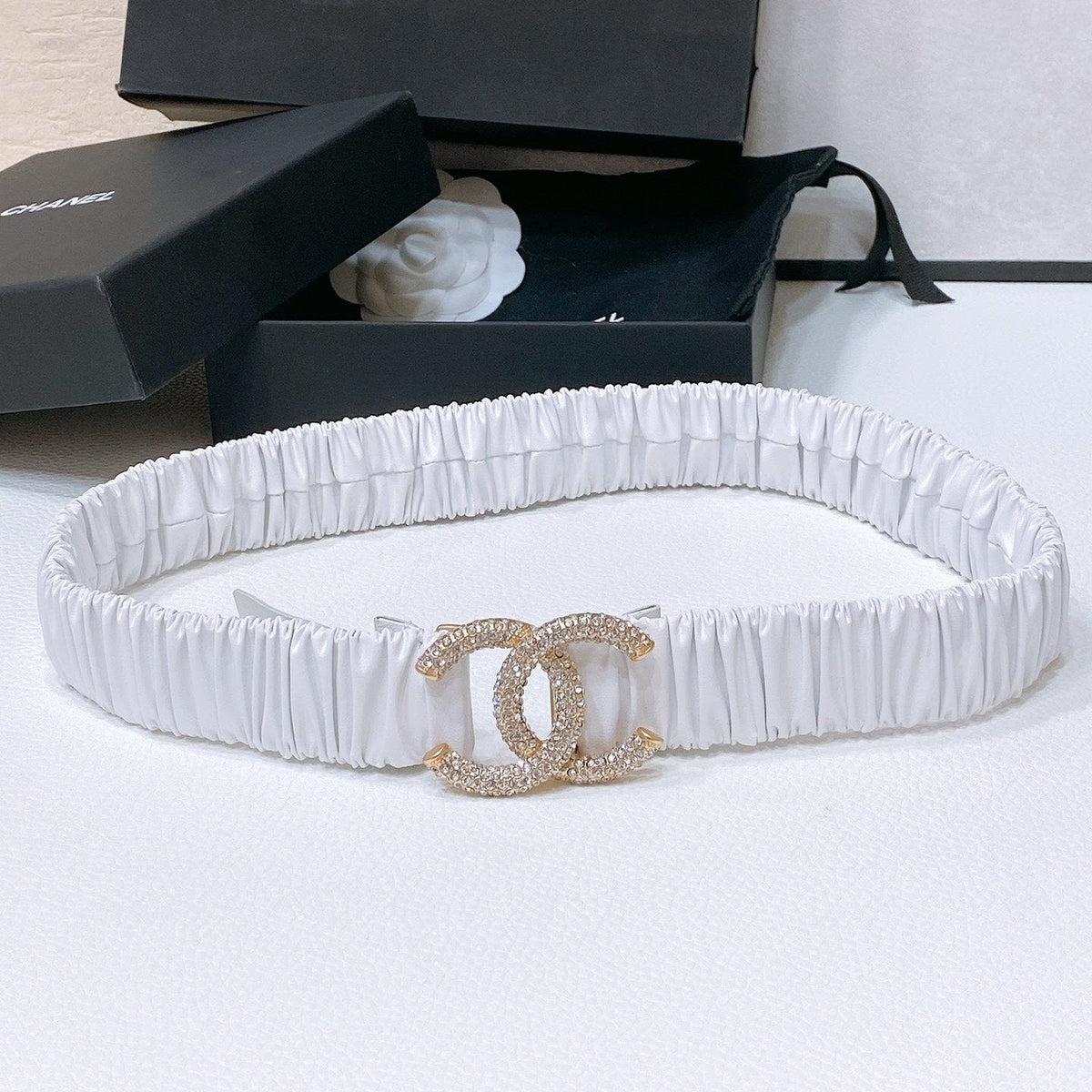 CC ELASTIC BELT 30MM IN WHITE CALFSKIN GOLD HARDWARE WITH RHINSTONES