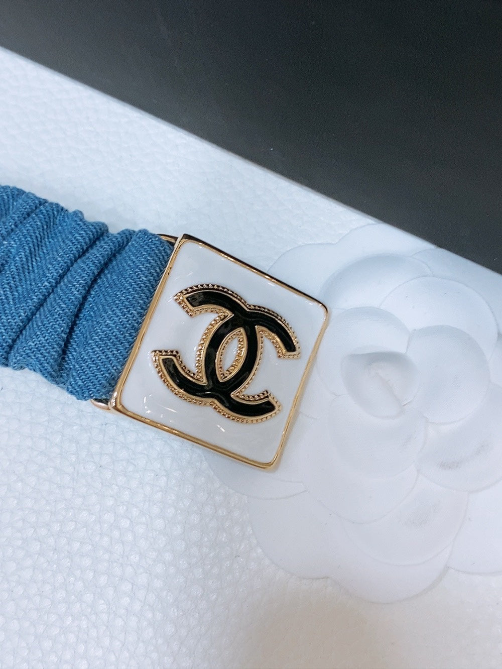 ELASTIC BELT 30MM IN BLUE DENIM WITH SQUARE BUCKLE EMBOSSED LOGO