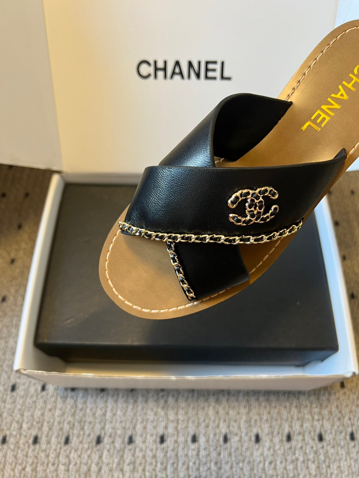 CC 26s Flat Sandals Black Brown Cowhide 627194