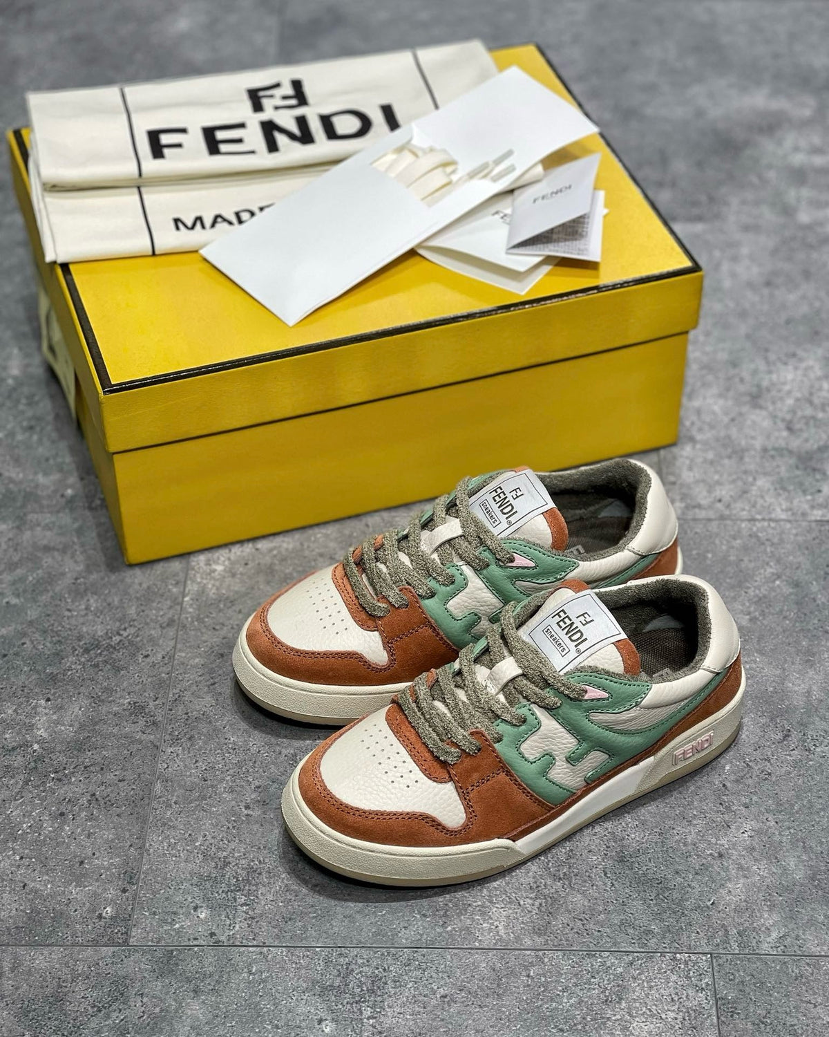 FEN Sneakers