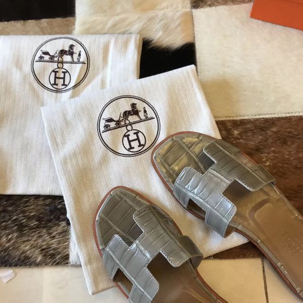 HERM Oran Sandals In Grey Shiny Niloticus Crocodile