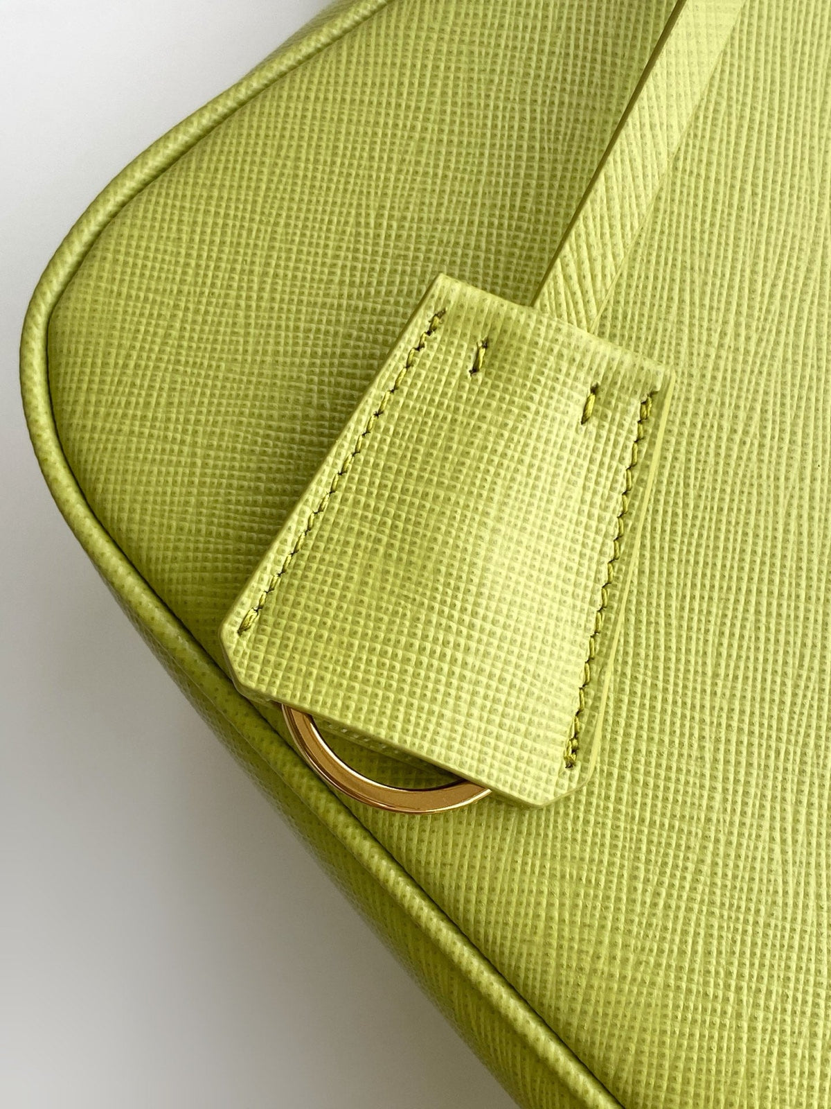Prada Re-Edition 2005 Bag 22cm Saffiano Leather