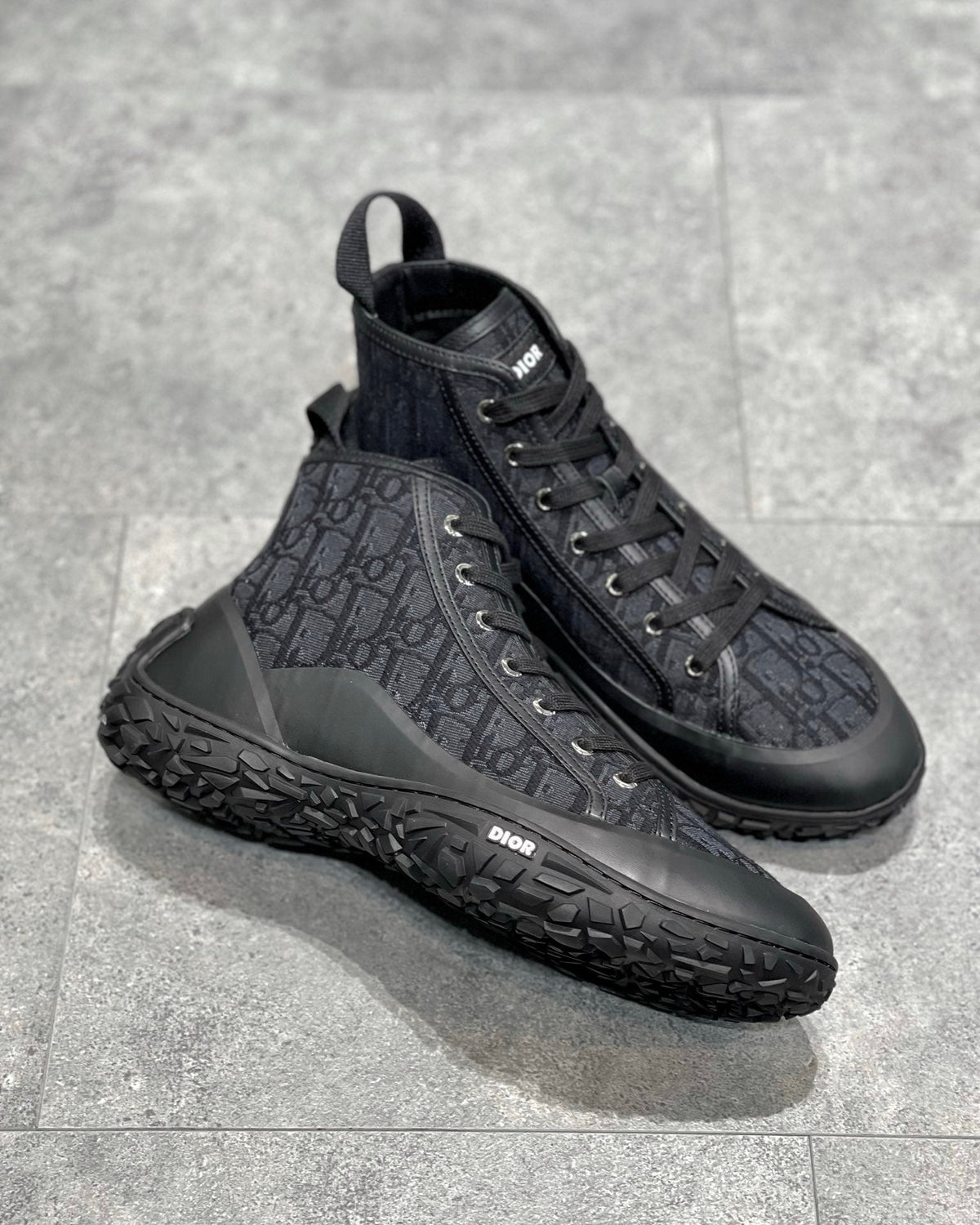 DIO Sneakers