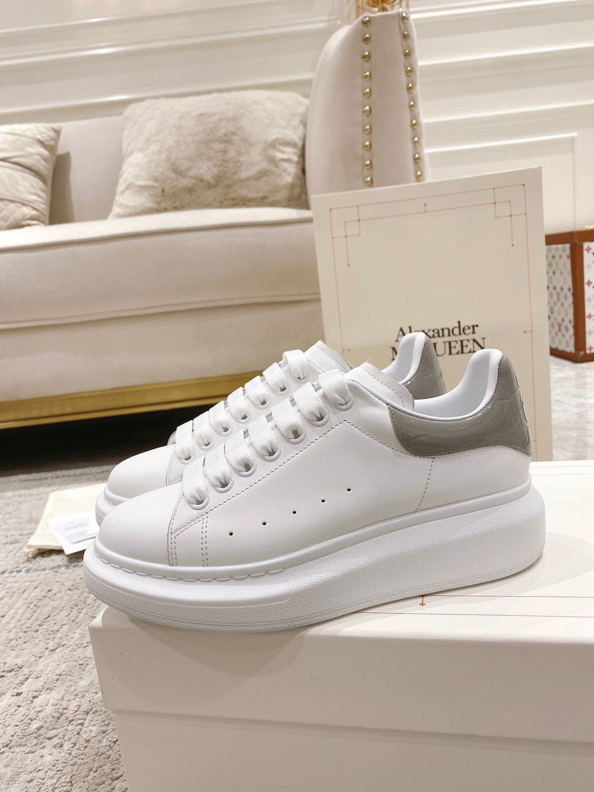 Sneakers & Shoes