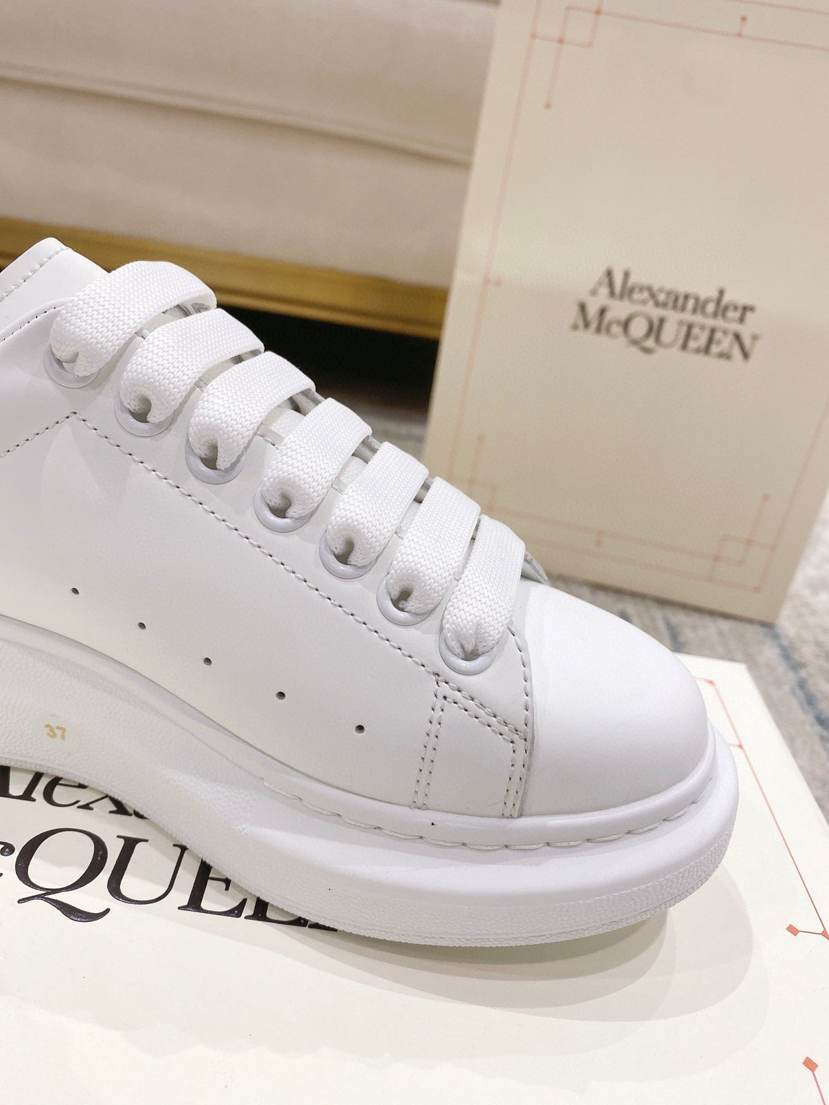 Sneakers & Shoes