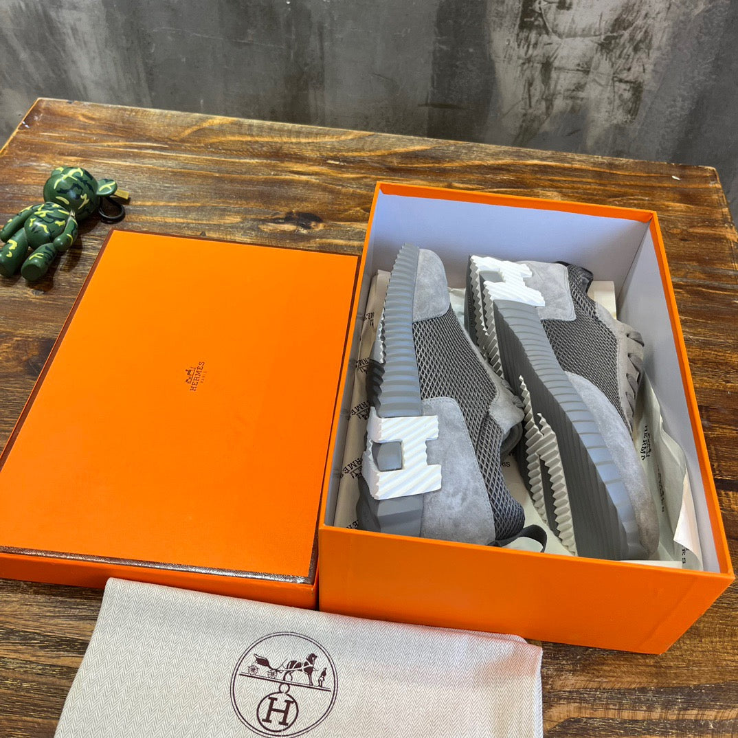HERM Sneakers