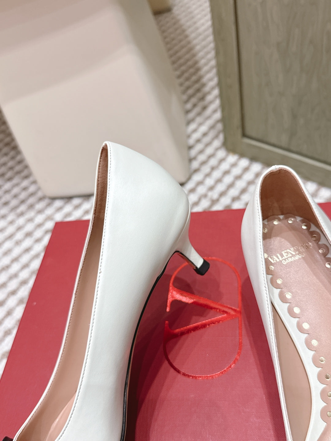 VT 26s Pump 45 White Genuine Leather 612253