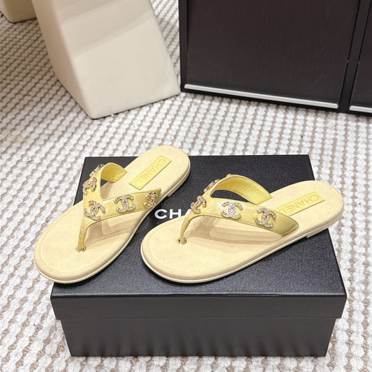 CC 26s Thong Sandals Yellow Suede Sheepskin Gold Charm 632360