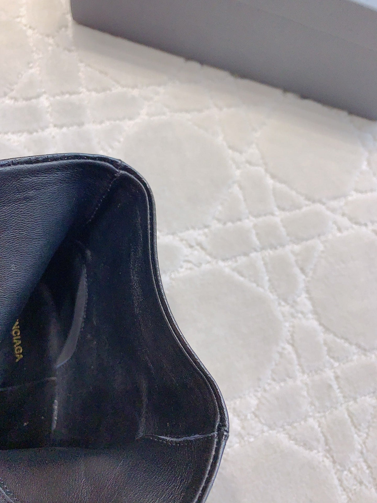POINTED-TOE HIGH HEEL BOOTS IN BLACK LIZARD EMBOSSED CALFSKIN