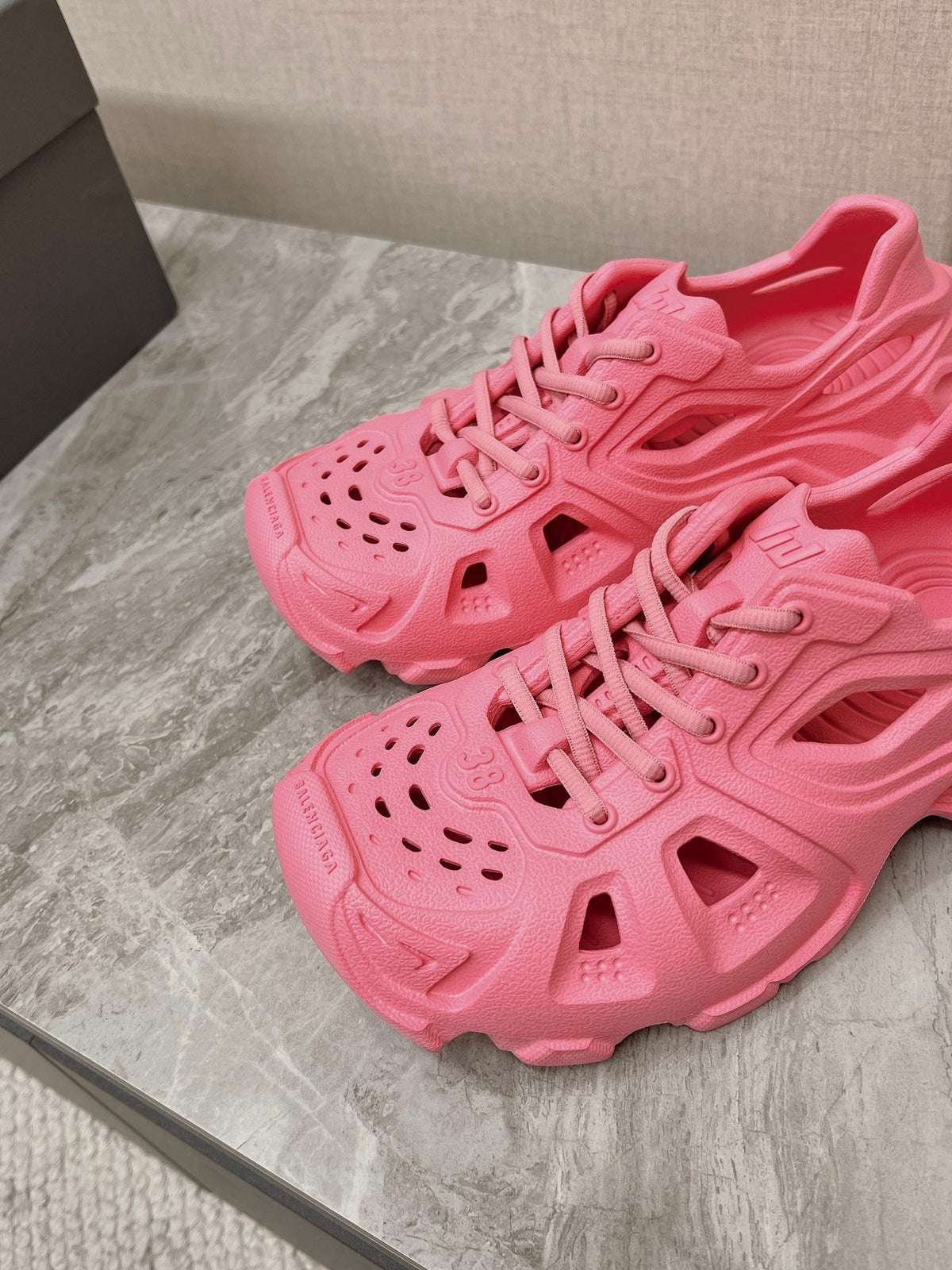 SNEAKERS IN PINK RUBBER