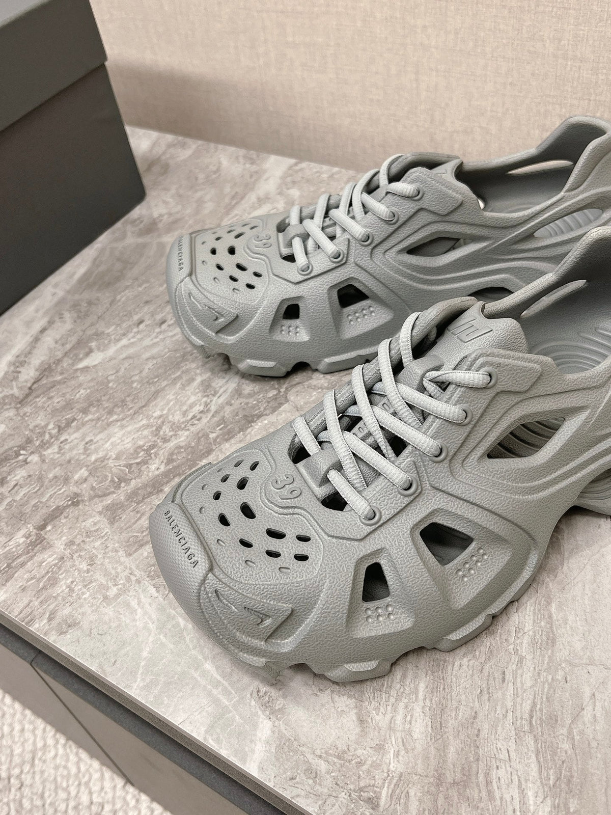 SNEAKERS IN FRIAR GRAY RUBBER