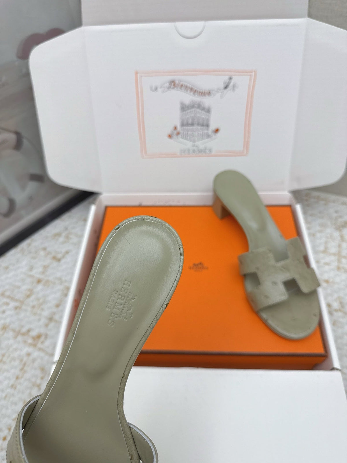 HM 26ss Oran Sandals 50 Sage Green Ostrich Leather 625126