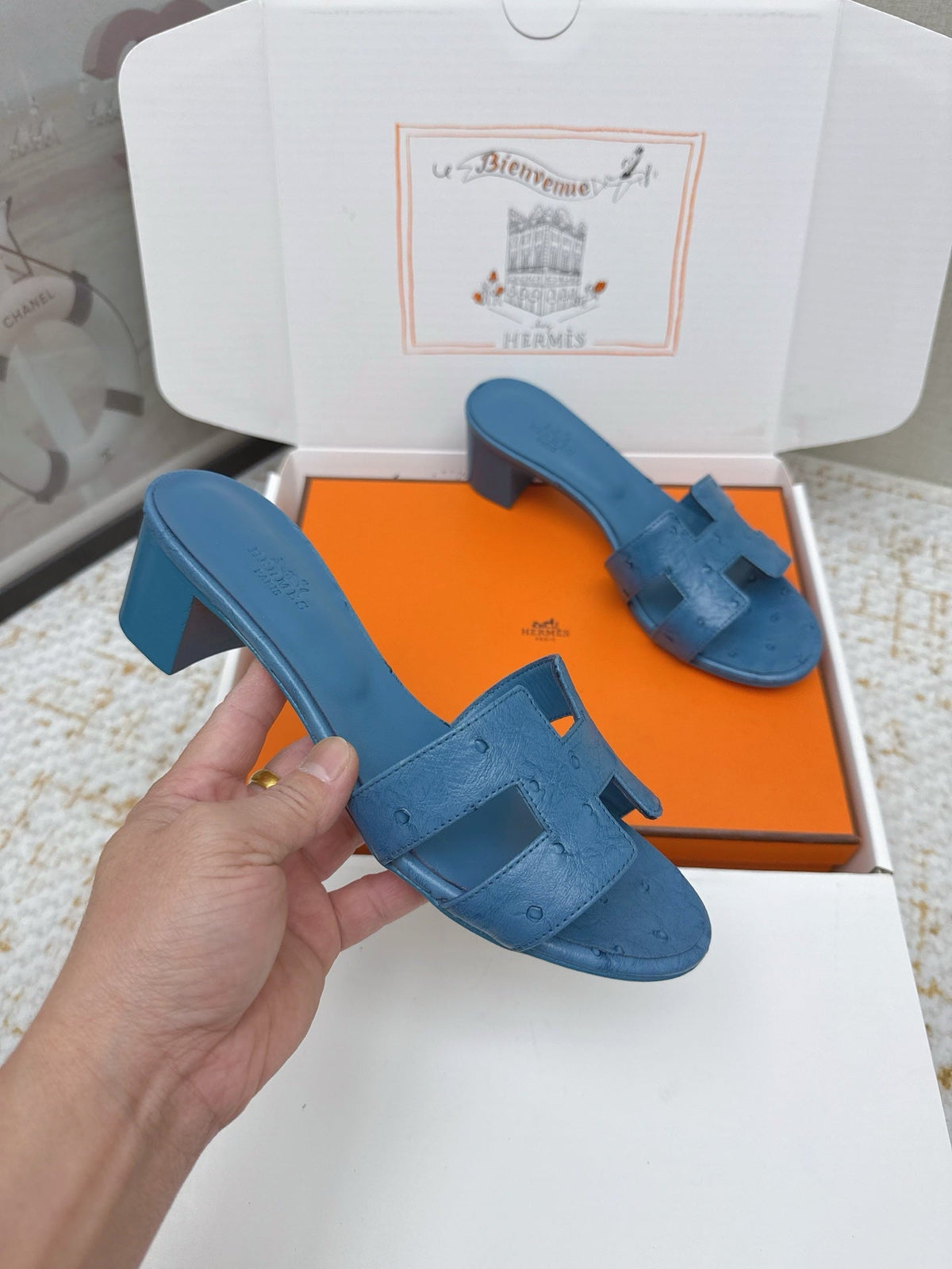 HM 26ss Oran Sandals 50 Blue Ostrich Leather 625127