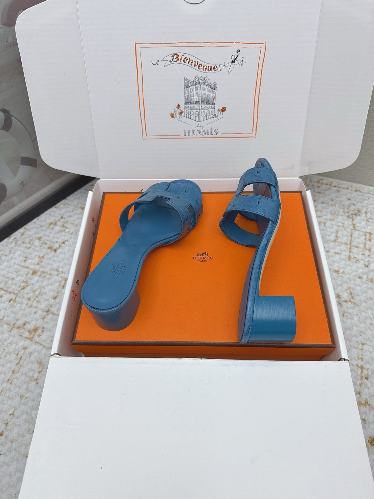 HM 26ss Oran Sandals 50 Blue Ostrich Leather 625127