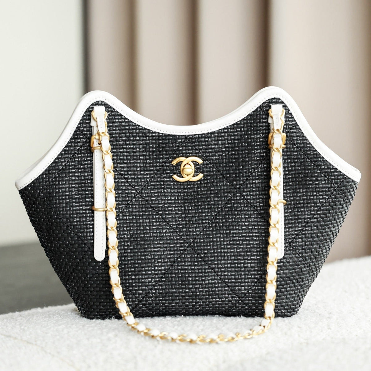 Chanel 2026 Maxi Hobo Bag 28cm Black Straw Leather 351070