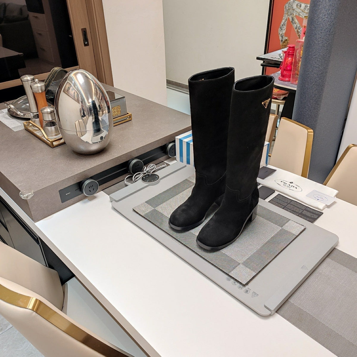 KNEE BOOTS WITH TRIANGLE LOGO IN BLACK SUEDE