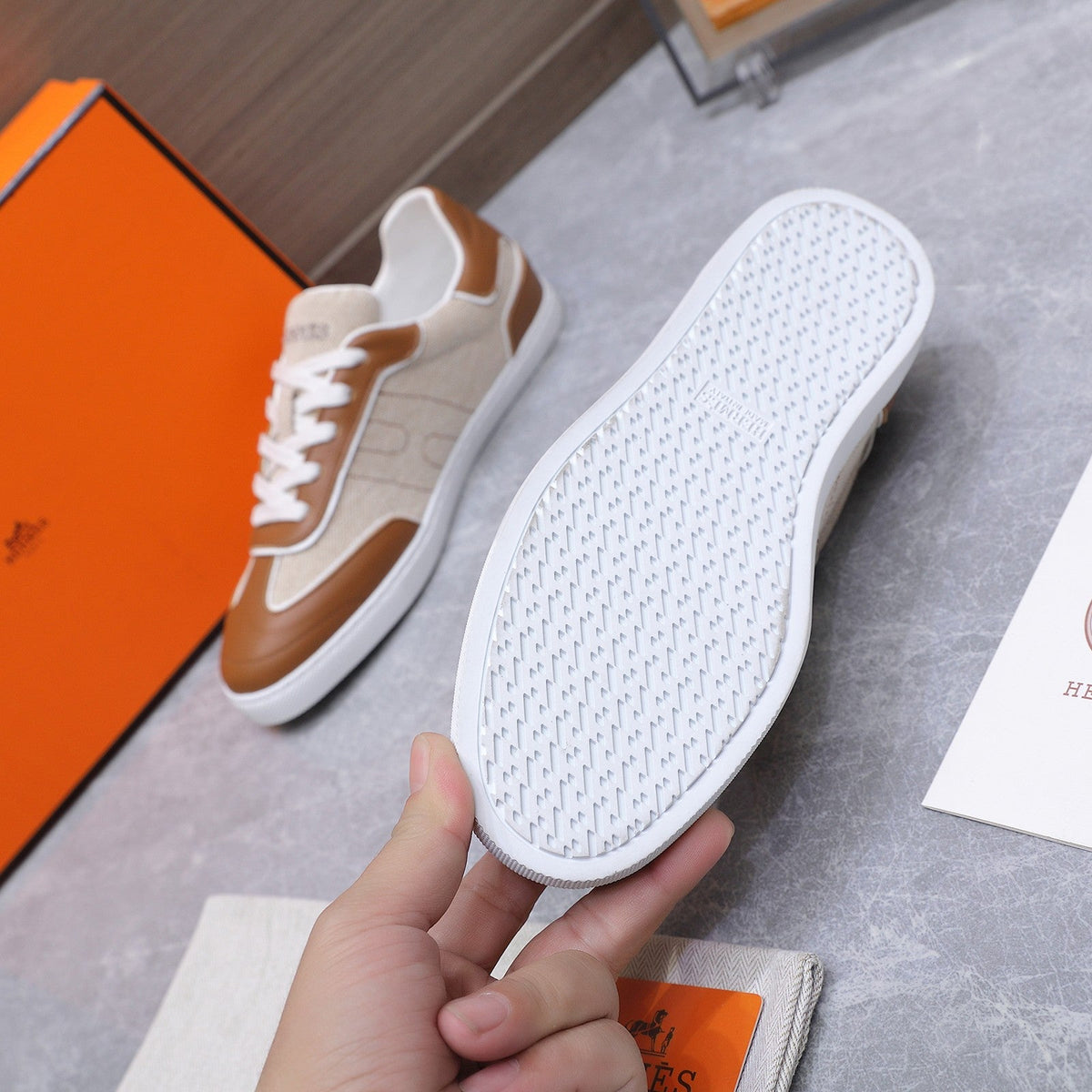 HM 26ss Casual Sneakers Ecru Brown Calfskin Canvas 637716
