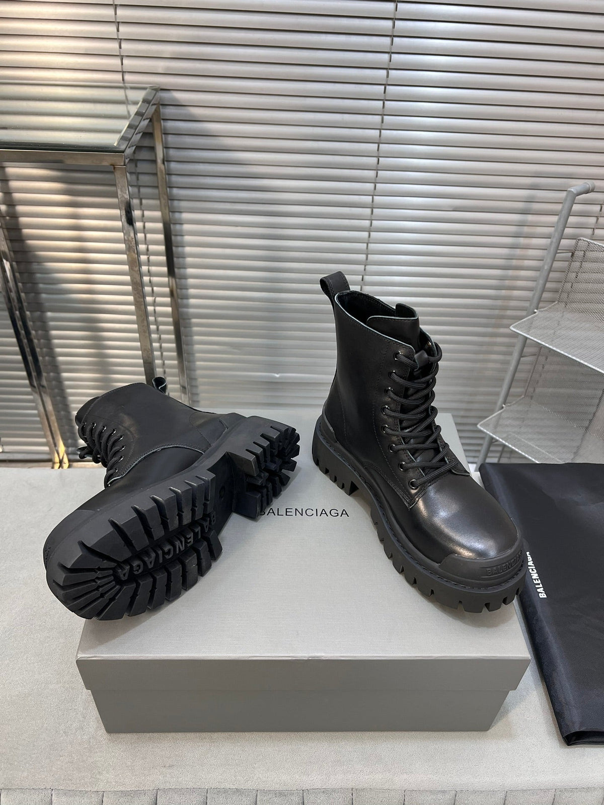 CHUNKY BOOTS IN BLACK SMOOTH CALFSKIN