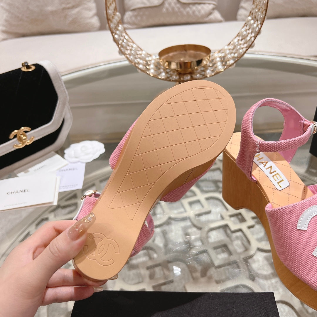 WEDGE SANDALS IN LIGHT PINK LAMBSKIN WITH LOGO