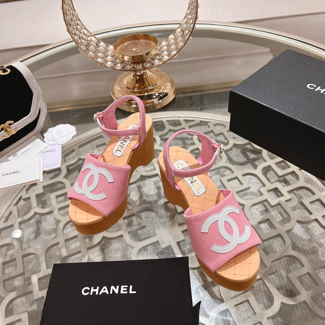 WEDGE SANDALS IN LIGHT PINK LAMBSKIN WITH LOGO