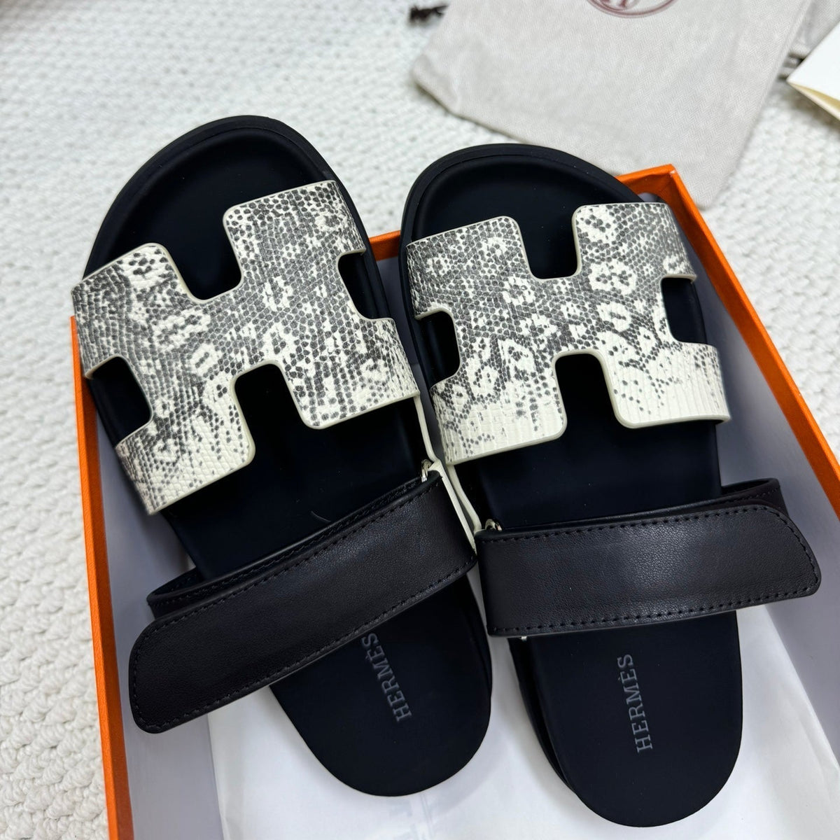 HM 26ss Slippers White Black Suede Leather 618579