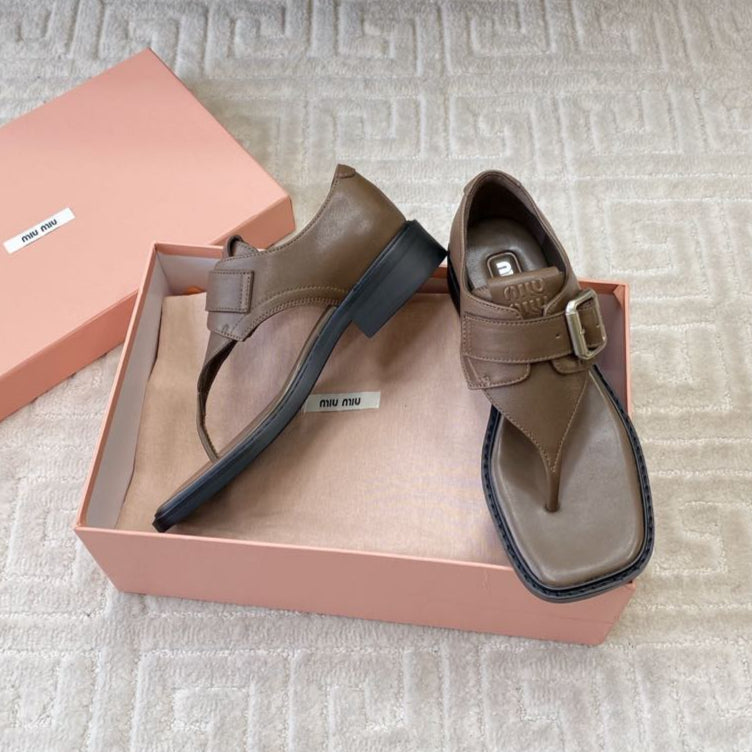 THONG SANDALS IN COFFEE BROWN LAMBSKIN WITH SILVER BUCKLE
