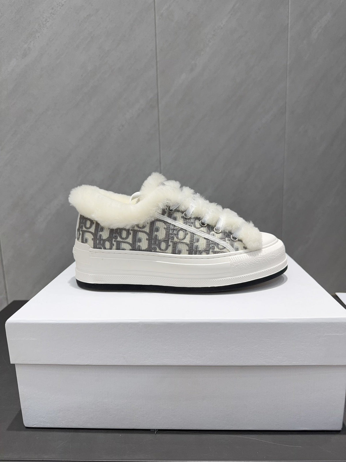 CD 26 Classic Sneaker White Gray Fabric Wool Jacquard 614452