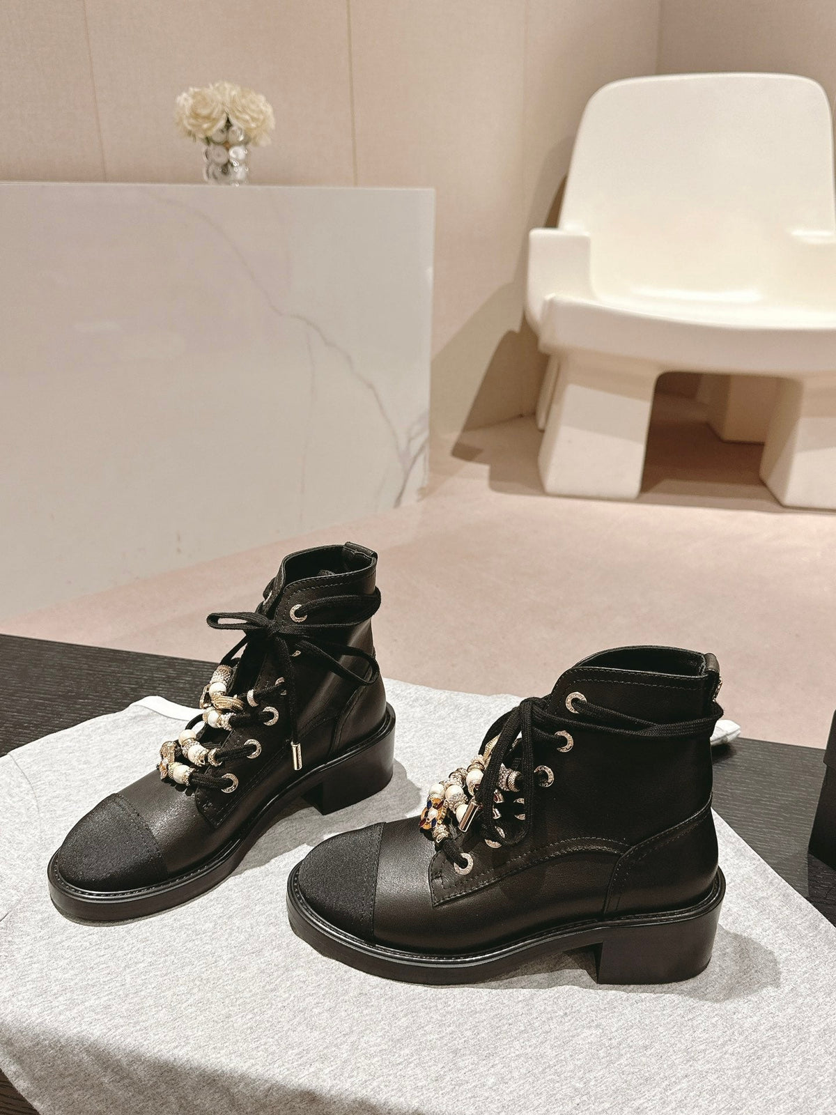 OXFORD SHORT BOOTS BLACK SHEEPSKIN