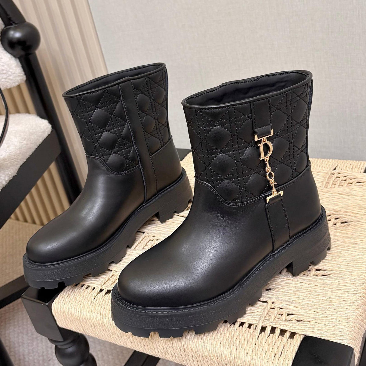 Dior 2026 D-Town Ankle Boots Black Calfskin 939010