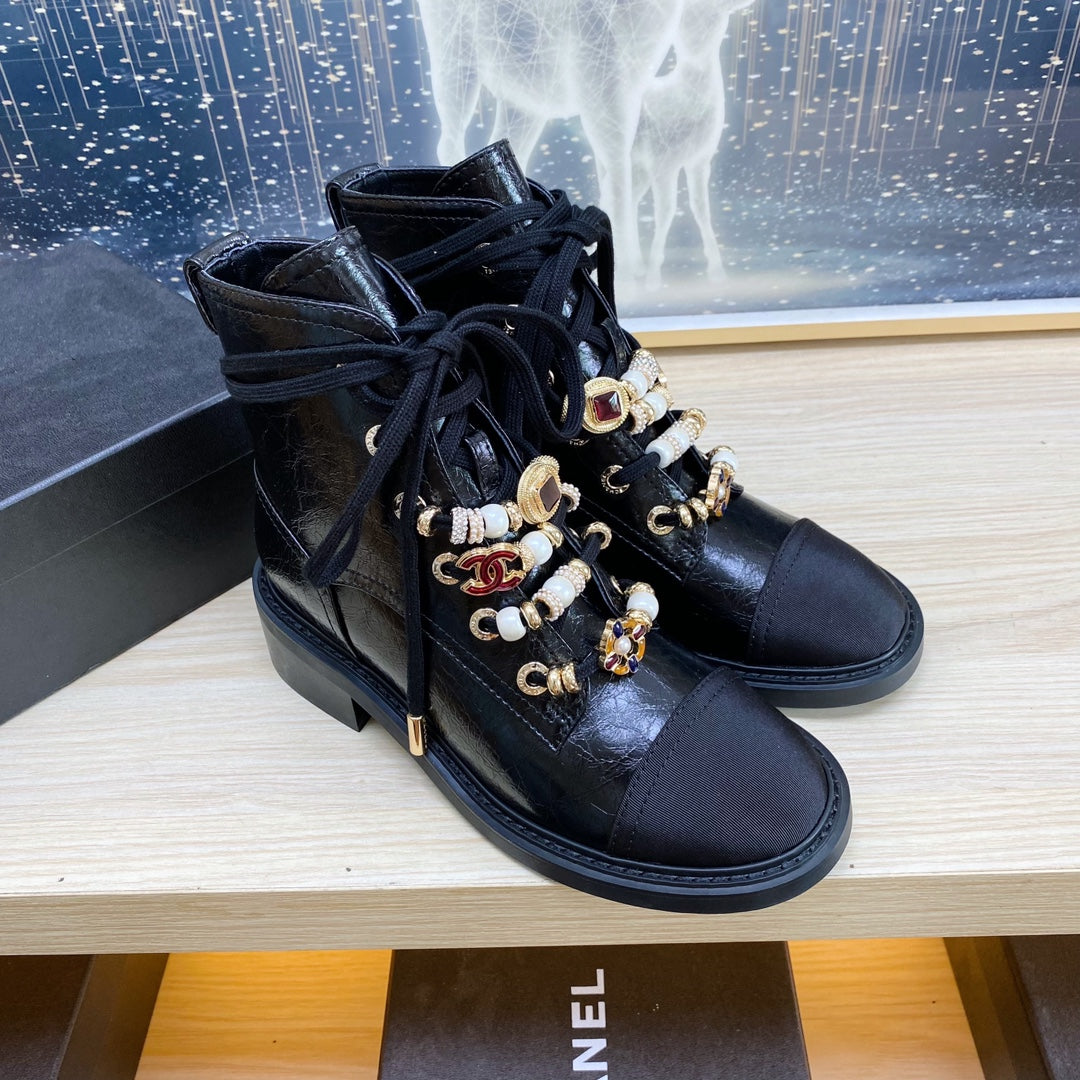 CC COMBAT BOOTS IN BLACK WRINKLED CALFSKIN AND GROSGRAIN WITH FAUX PEARL