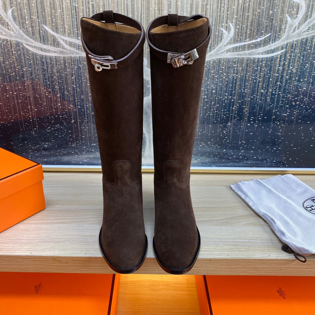 KNEE HIGH BOOTS IN CHOCOLATE BROWN SUEDE