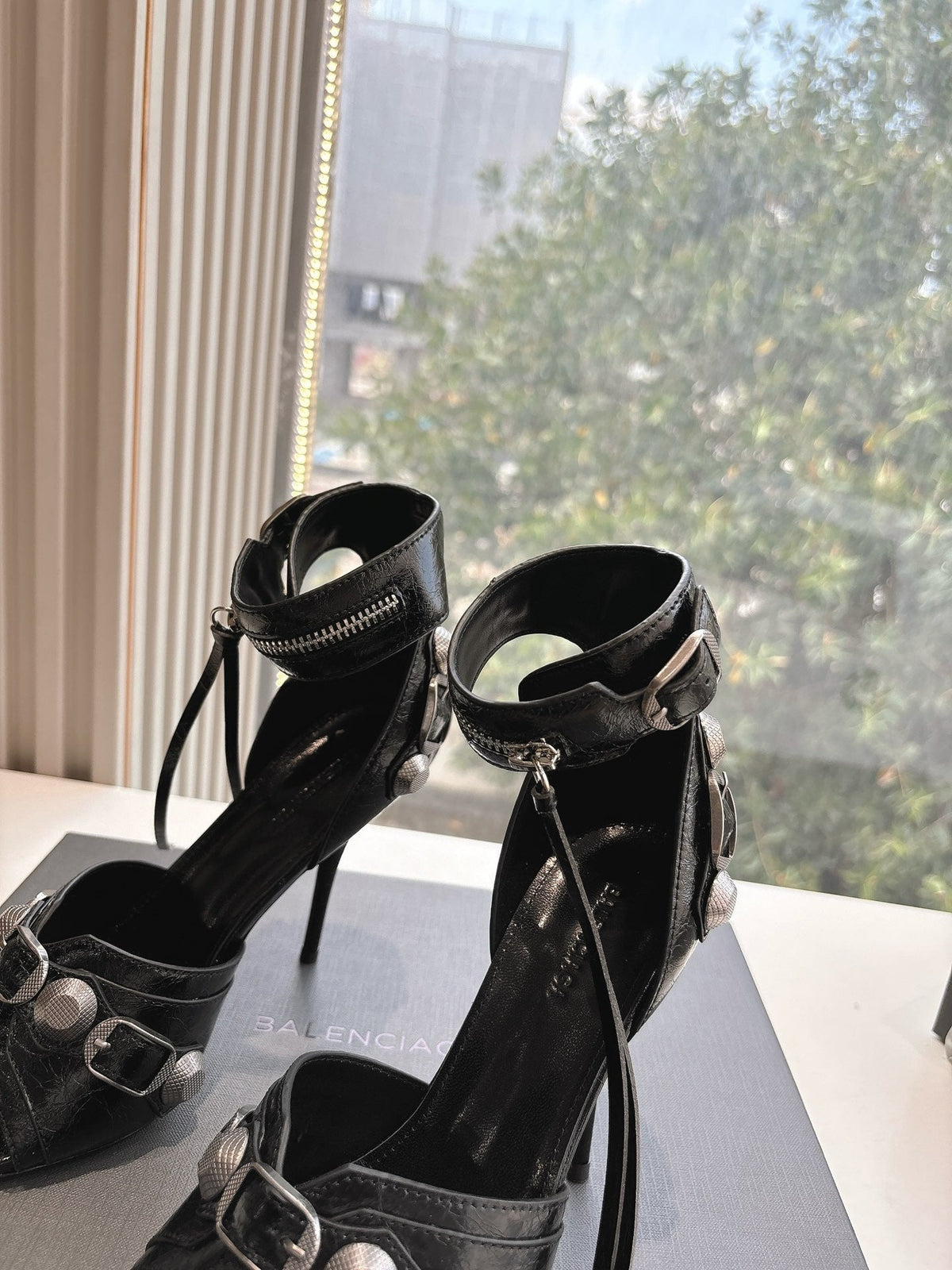 CAGOLE HIGH-HEEL SANDALS IN BLACK LAMBSKIN