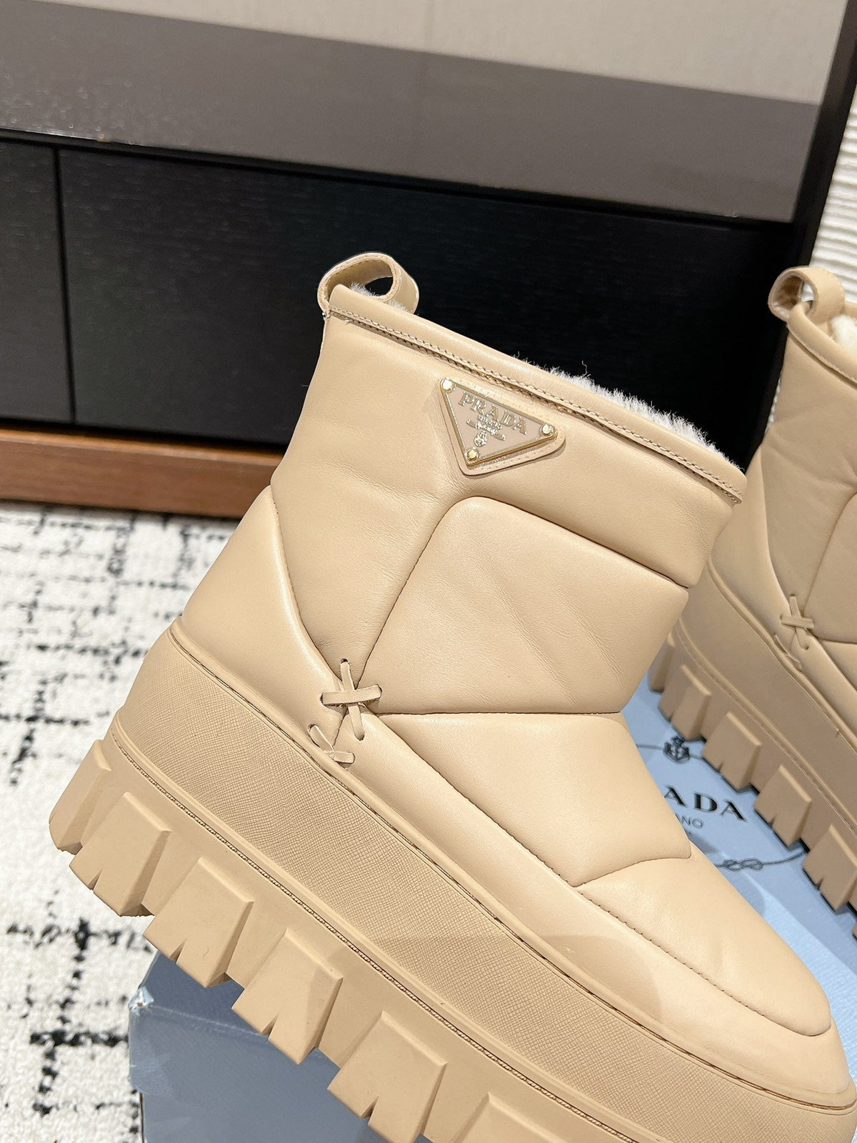 MONOLITH ANKLE BOOTS IN BUFF BEIGE CALFSKIN AND LAMB FUR LINING